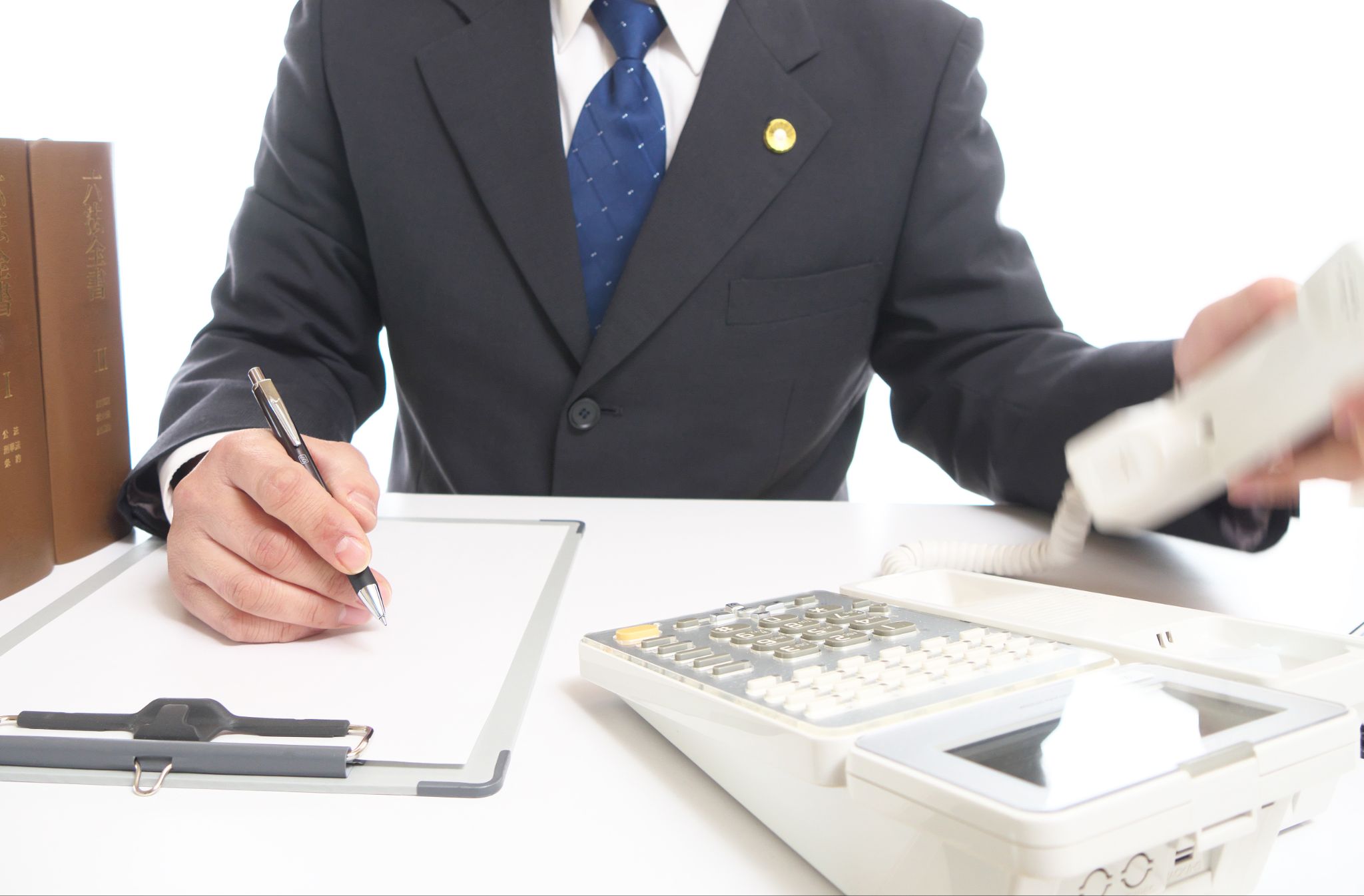 浮気相手が弁護士をつけてきたら自分も依頼すべき？判断基準を解説